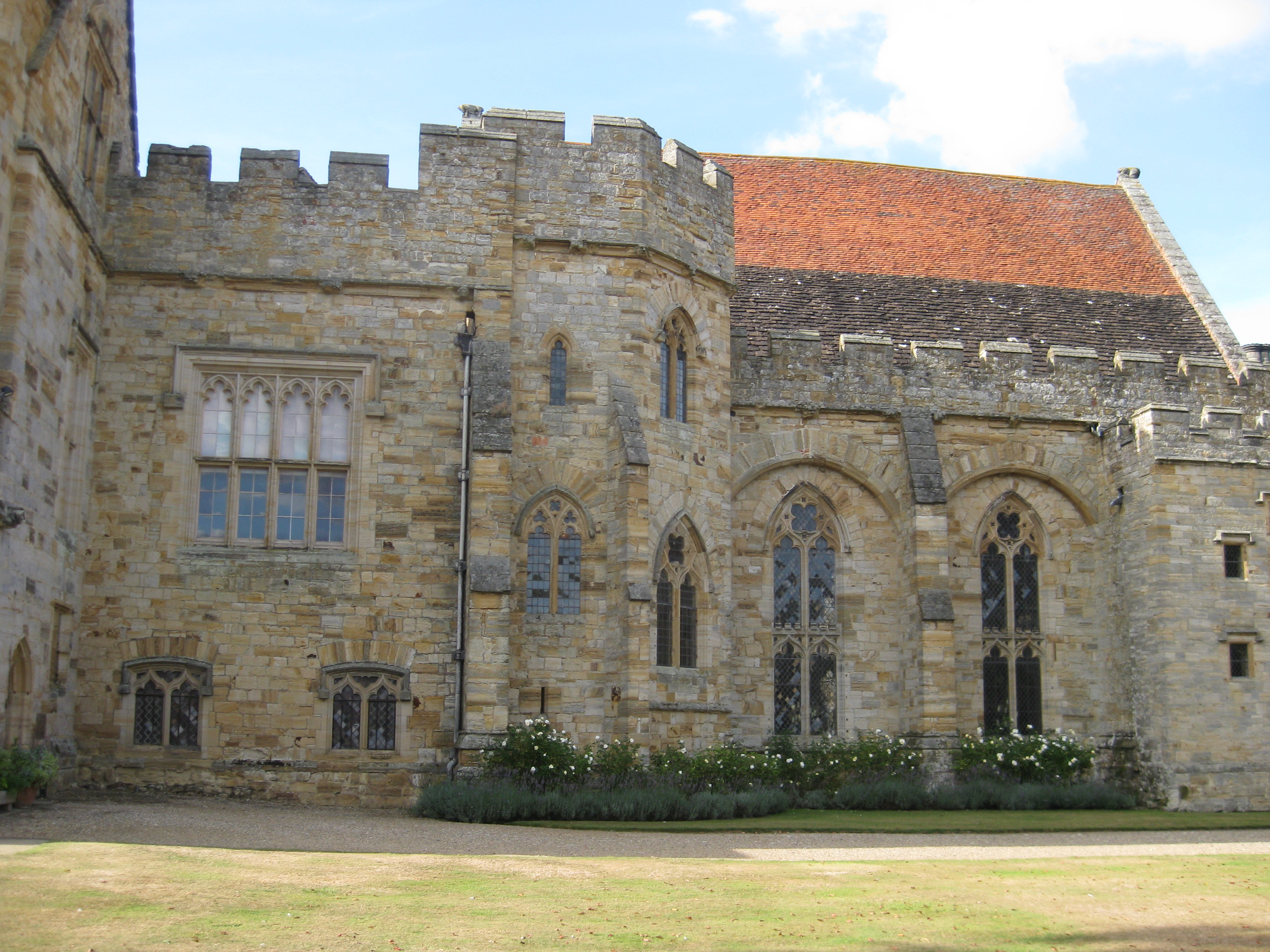 Penhurst Great Hall side view Image