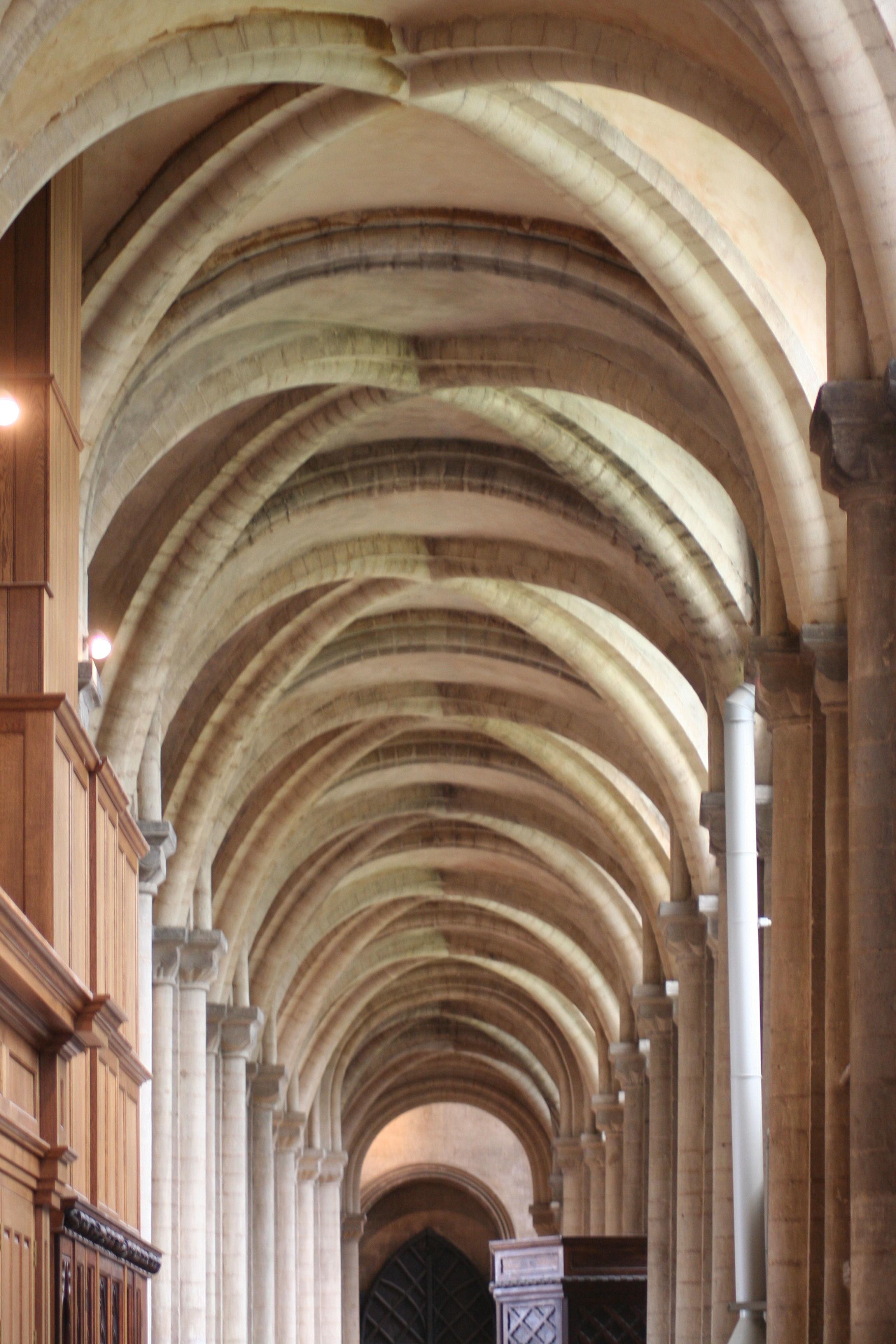Vaulted ceiling Image